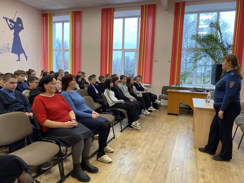 Профилактическая беседа в рамках акции  "Полиция и дети" , "Осторожно, мошенники"