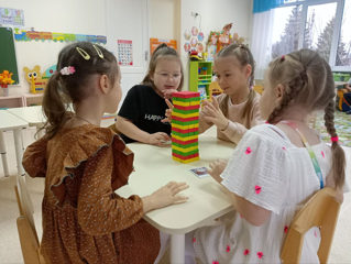 "Хрупкий небоскреб"