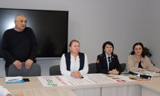 Встреча с представителями правоохранительных органов и специалистами здравоохранения
