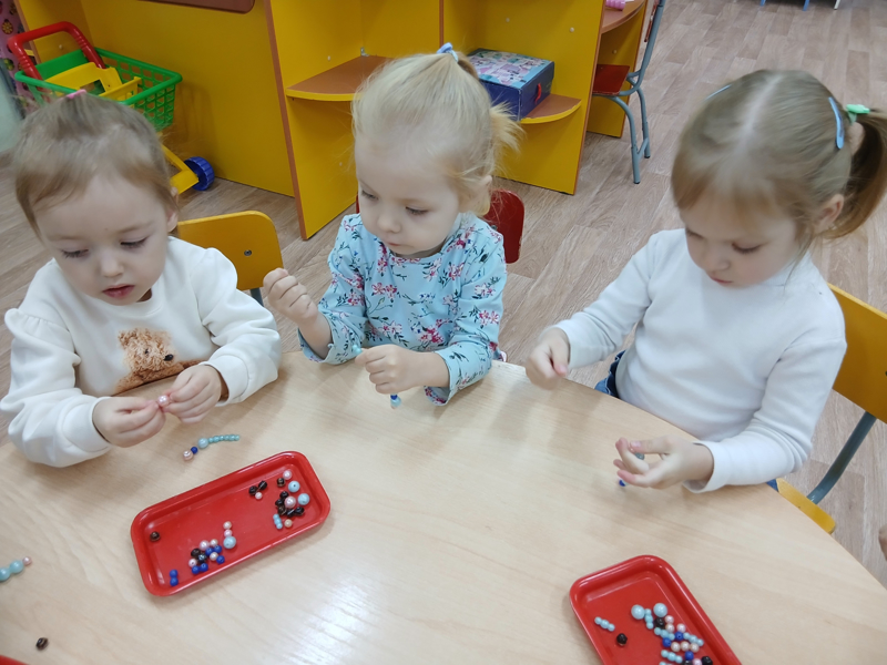 Бусину за бусиной соберу на ниточку, подарок мой точно вызовет улыбку…