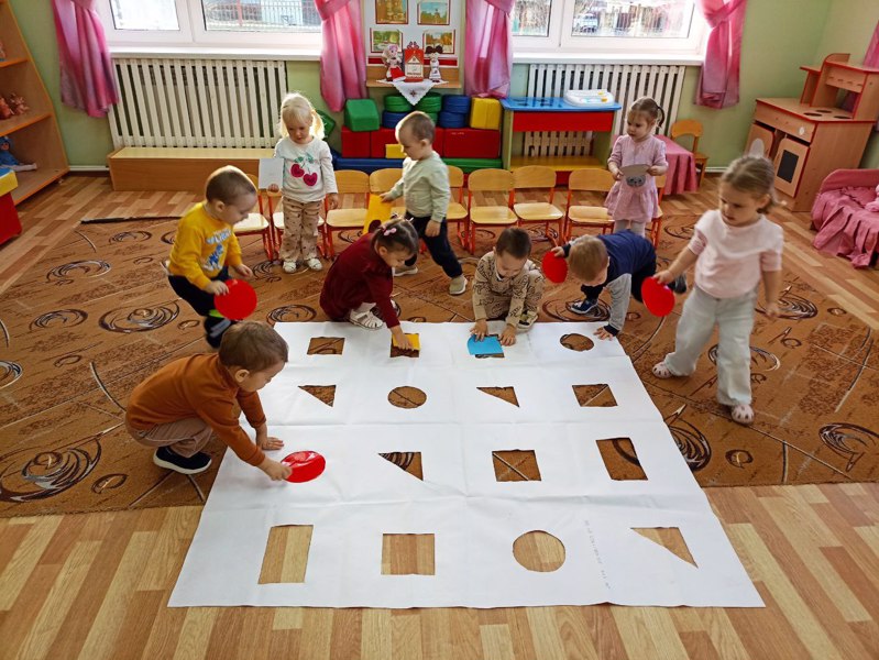 Изучаем геометрические фигуры с малышами!