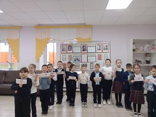 Хĕрлĕ Чутай вăтам шкулĕнче паллă та чаплă тĕрĕçе чысласа «Чӑваш тĕррин ăсти» стенд йĕркелерĕç