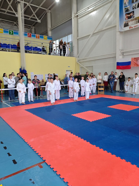 УЧАСТНИКИ ШКОЛЬНОГО СПОРТИВНОГО КЛУБА НА ОТКРЫТОМ ПЕРВЕНСТВЕ