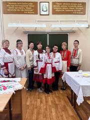 Школа вплела узоры чувашской вышивки в свой праздник!
