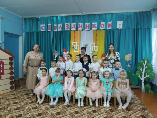 Утренник ко Дню матери в группе Дельфинята