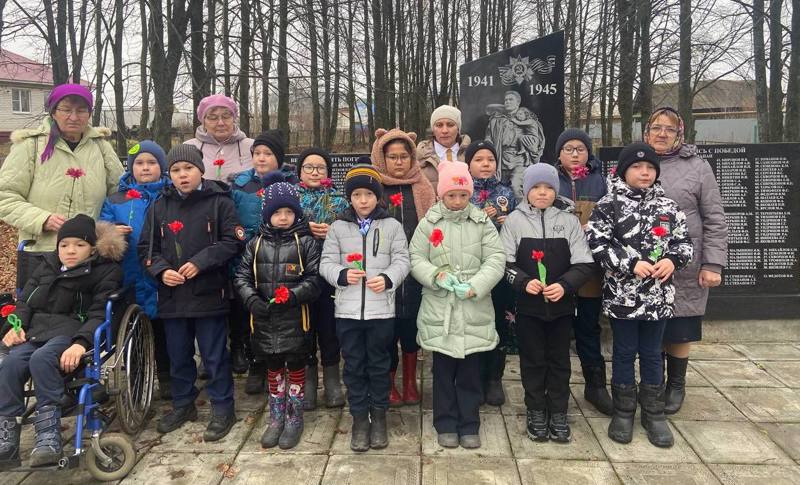 Акция «Красная гвоздика» в честь Дня Неизвестного Солдата