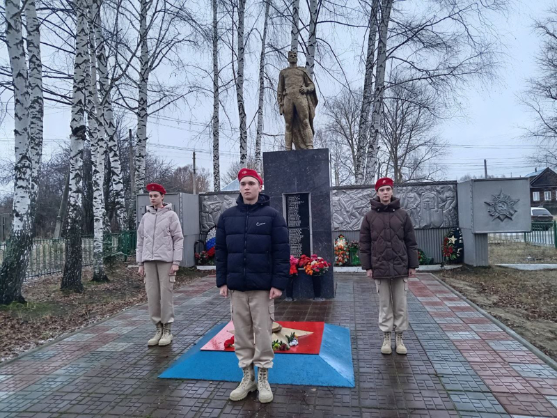 Возложение цветов, приуроченное  Дню Героев Отечества