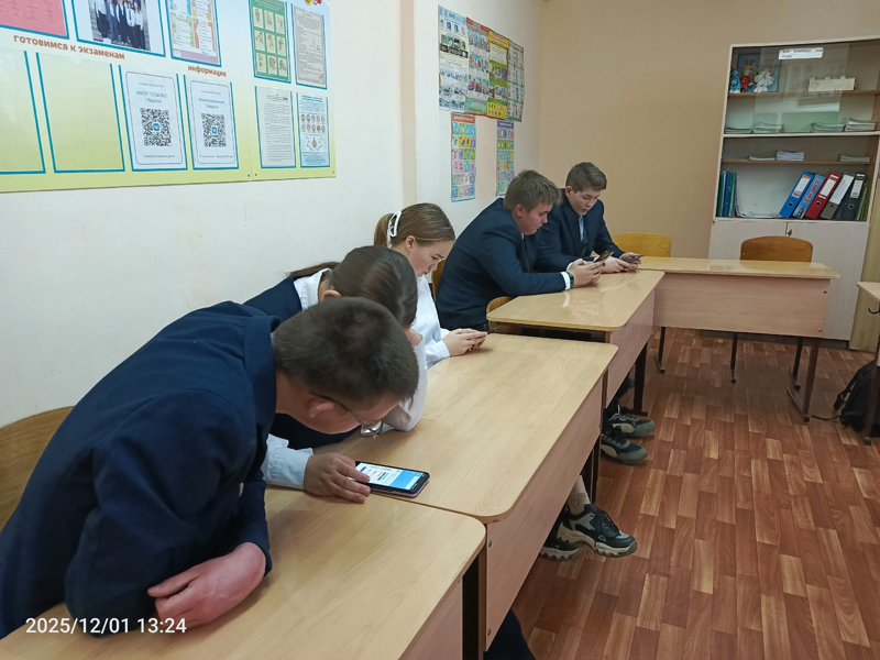 Урок цифры в 10 классе: тестирование и новые знания