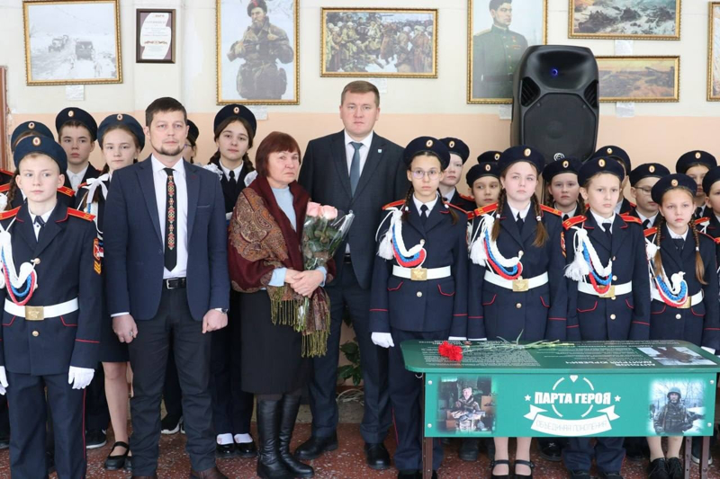 Героями наша Отчизна сильна! Мужество и самоотверженность в трудный час рождают настоящих героев, и их подвиги становятся частью истории.
