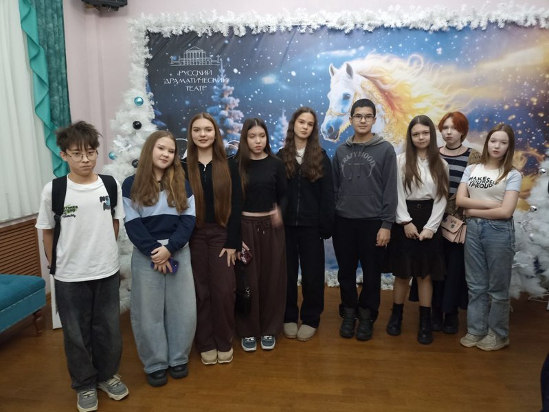 Обучающиеся 8А класса в Русском драматическом театре