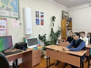 На профориентационном занятии беседовали по теме «Россия индустриальная: пищевая промышленность и общественное питание»