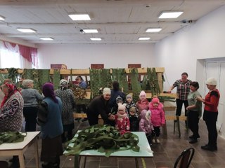 По родному краю с рюкзаком шагаю