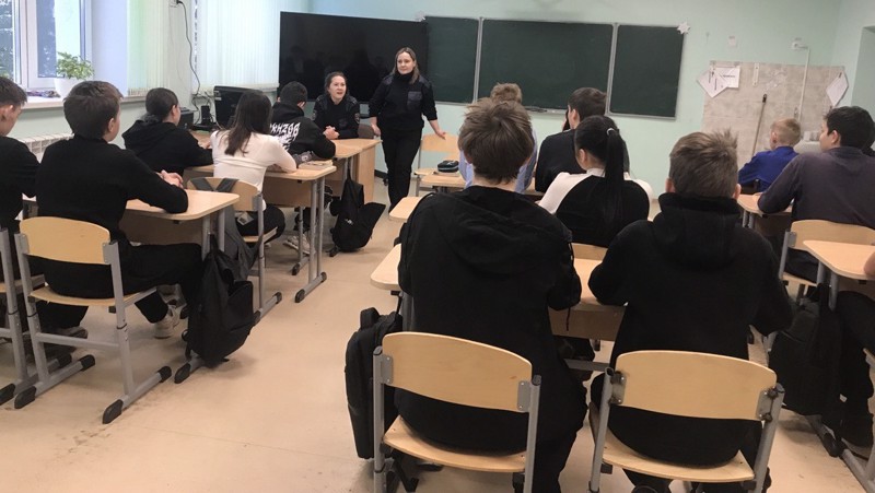 Профилактическая беседа инспектора ПДН и участкового уполномоченного  с учащимися школы