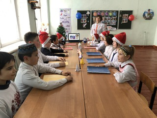 ❄️🎄«Зимняя мозаика чудес: новогодние обычаи народов России» — яркий и полезный классный час для учащихся 1-5 классов🧩В