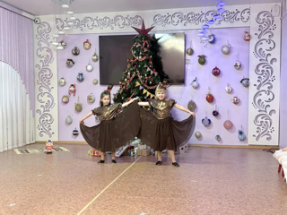 Новогодние утренники начались