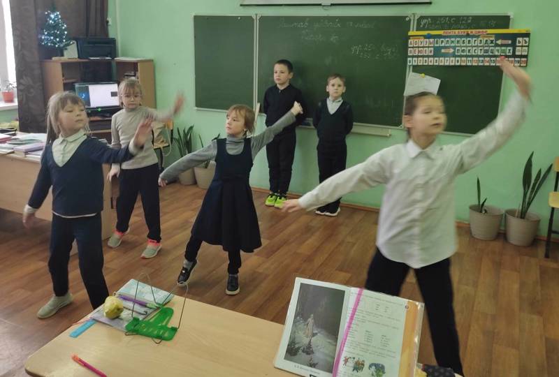 Подготовка воспитанников театрального кружка «Наш театр» к новой постановке