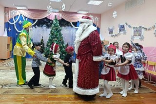Новый год — это сказка, которая стучится в двери детского сада