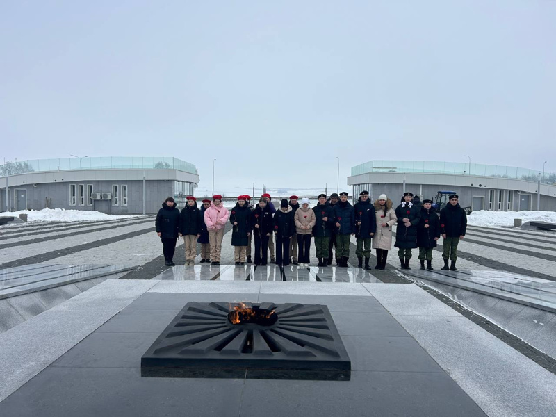 В рамках Месячника оборонно- массовой и спортивной  побывали на Мемориале "Строителям безмолвных рубежей".