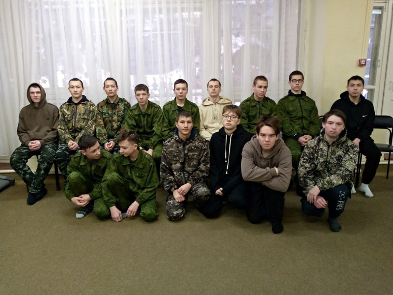 Юноши 10  класса прошли подготовку по основам военной службы