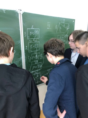 В рамках недели естественно-математического цикла в 8 классе прошёл «Математический турнир знатоков»