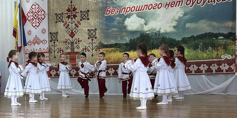 III республиканский фестиваль "Без прошлого нет будущего".