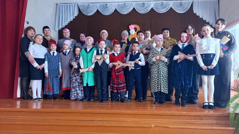 Утренник: "Мама - первое слово"