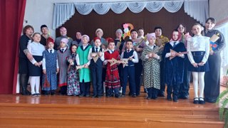 Утренник: "Мама - первое слово"