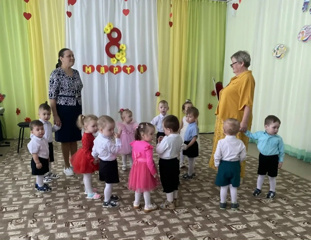 Утренник, посвящённый 8 Марта «Как будили солнышко».