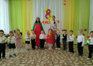 Праздник 8 Марта в младшей группе