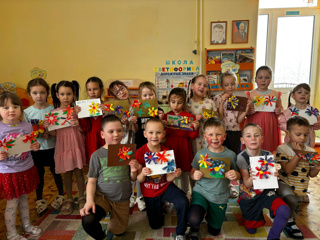 Изготавливаем подарки для мам