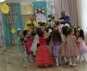 Как Снежная королева мам в снежинки превратила