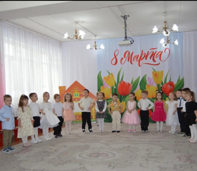 Сегодня в нашей группе "Непоседы" прошел весёлый утренник, посвящённый Международному Женскому Дню.