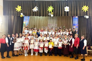 Аслӑ Арапуҫ вăтам шкулĕнче «Митта вулавĕсем-2026» сăвă конкурсĕ иртрĕ