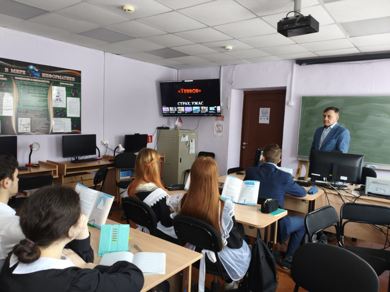 Учащиеся 11-го класса приняли участие в увлекательном занятии по основам безопасности жизнедеятельности на тему «Терроризм — угроза обществу»