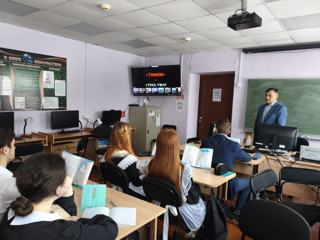 Учащиеся 11-го класса приняли участие в увлекательном занятии по основам безопасности жизнедеятельности на тему «Терроризм — угроза обществу»