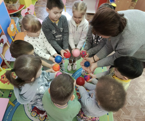 Игры с массажными мячиками