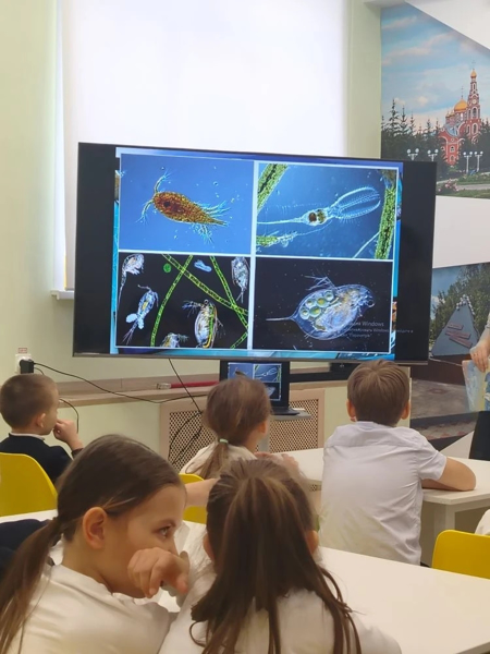 Ученики 2а класса посетили библиотеку имени Ю. Гагарина