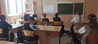 Безопасные каникулы: в школе прошли классные часы «Осторожно, тонкий лёд!»