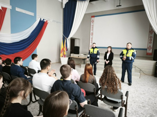 В целях предупреждения преступности несовершеннолетних, выявления групп несовершеннолетних антиобщественной направленности и лиц, вовлекающих подростков в противоправную деятельность, в том числе посредством сети Интернет на территории Моргаушского муниципального округа в период с 23 по 27 марта 2026 года проводится оперативно-профилактическое мероприятие "Лидер".
