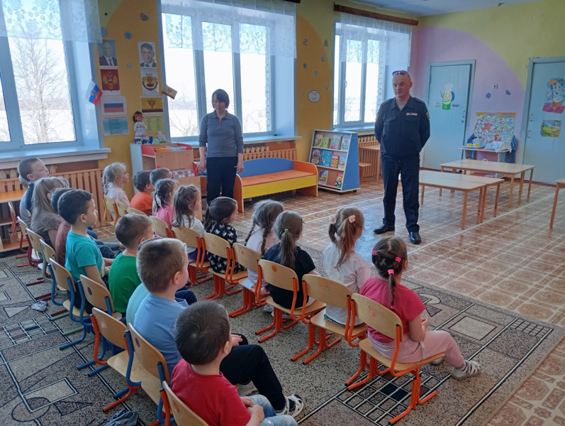 Старший инспектор БДД провел беседу с воспитанниками