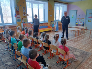 Старший инспектор БДД провел беседу с воспитанниками
