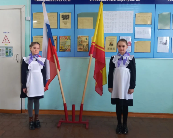 Новая учебная неделя в нашей школе началась с торжественной линейки!