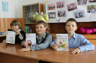 Кувакинские  школьники приготовили пасхальные открытки для участников СВО