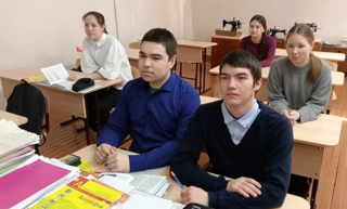 В школах прошли тематические уроки «Тёмная сторона ИИ» в рамках подготовки к VI Международной олимпиаде по финансовой безопасности