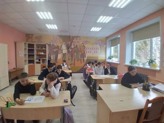 Юидовцы в рамках кружка «Весёлый светофор» начали изучение устройства велосипеда.