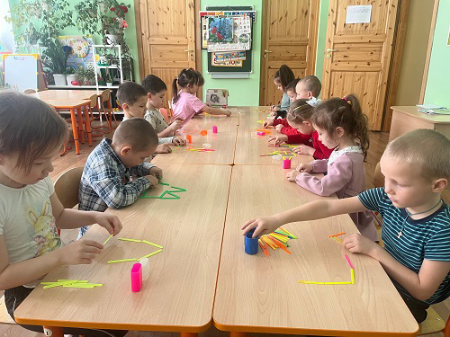 Маленькие архитекторы: чудеса из счетных палочек!