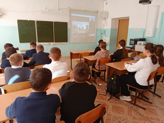 Онлайн-урок финансовой грамотности «Как менялись платежи: от натурального обмена до оплаты улыбкой?».