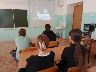 Увлекательное занятие курса «Россия — мои горизонты» на тему «Поговори с родителями»