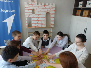 Прошёл очередной урок по Семьеведению «Уроки домашнего счастья: Как дети пятого класса представляют дом своей мечты»