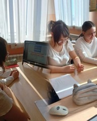 Продолжаются весенние каникулы.